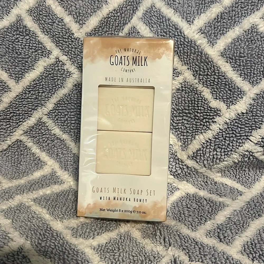 NEW The Natural Goats Milk Company Soap Bar 8 Pack ~Manuka Honey ~Factory Sealed - Picture 1 of 3